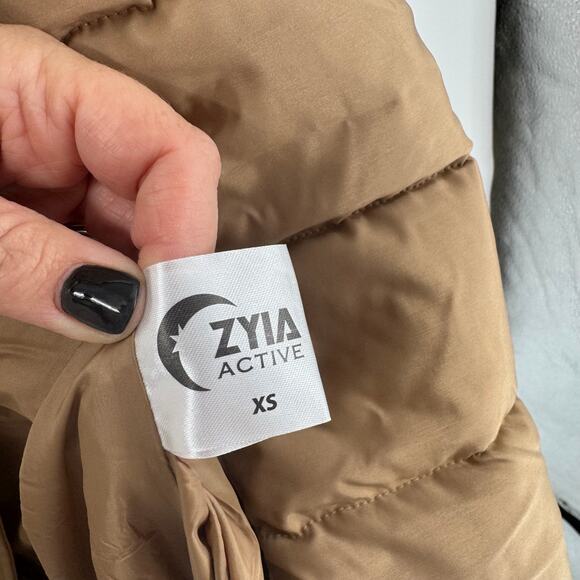 Zyia Active Long Puffer Vest Tan Quilted Zip Front Size XS Athleisure Layering - Picture 8 of 10